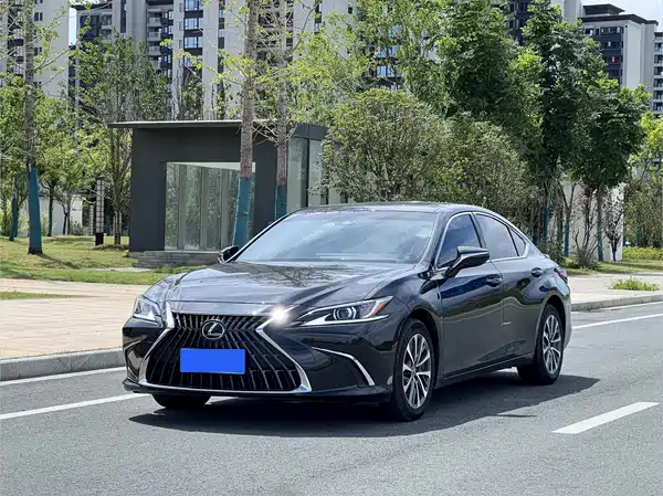 Lexus ES 2023