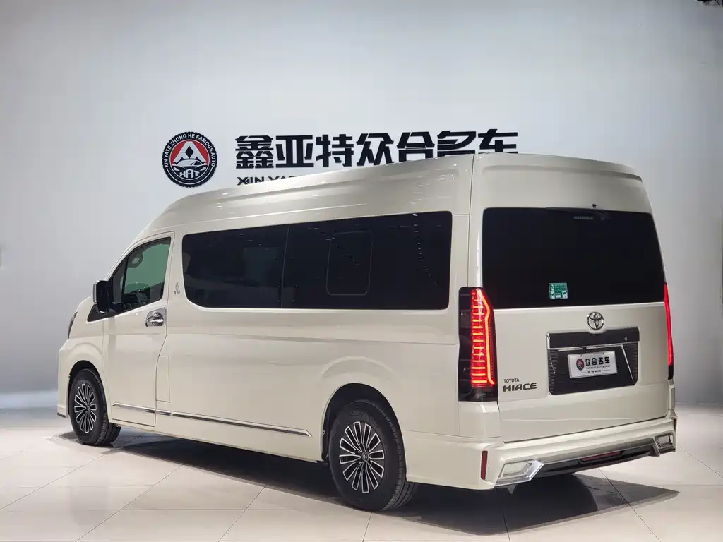 Toyota Hiace 2022 — фото 4