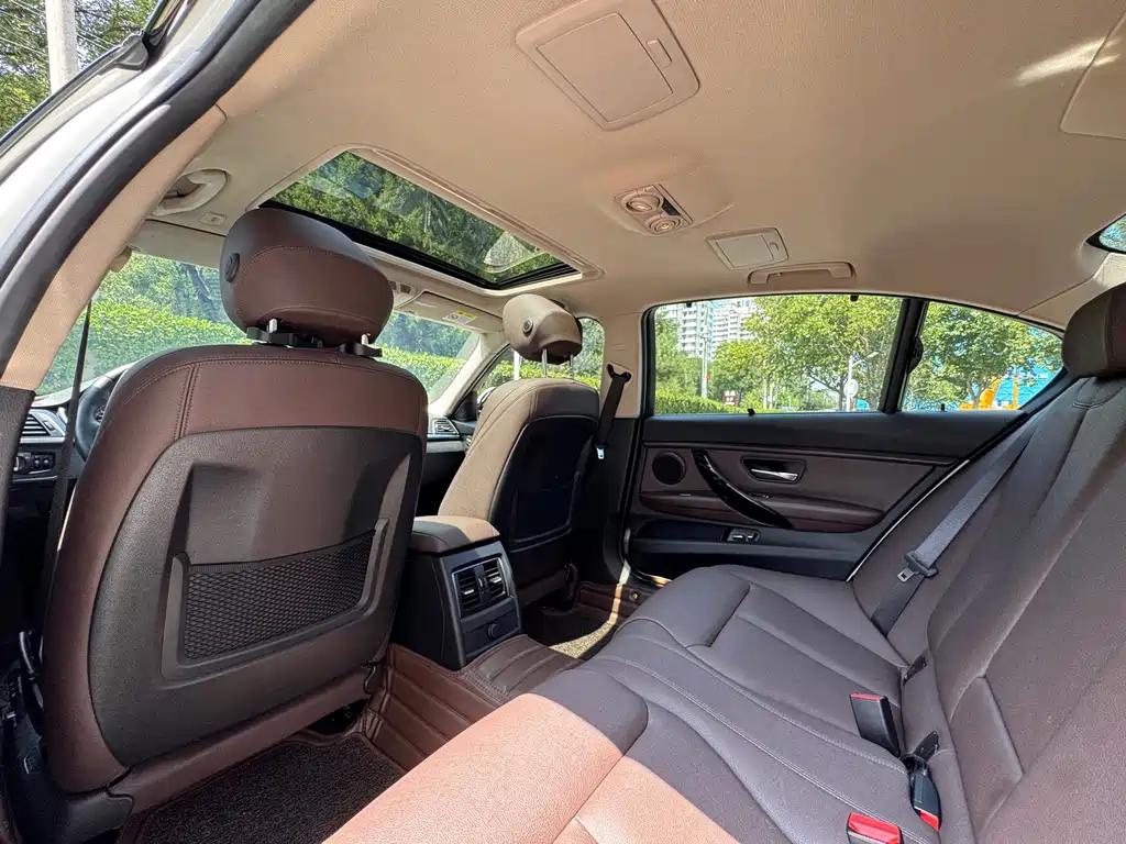 BMW 3 Series 2019 — фото 15