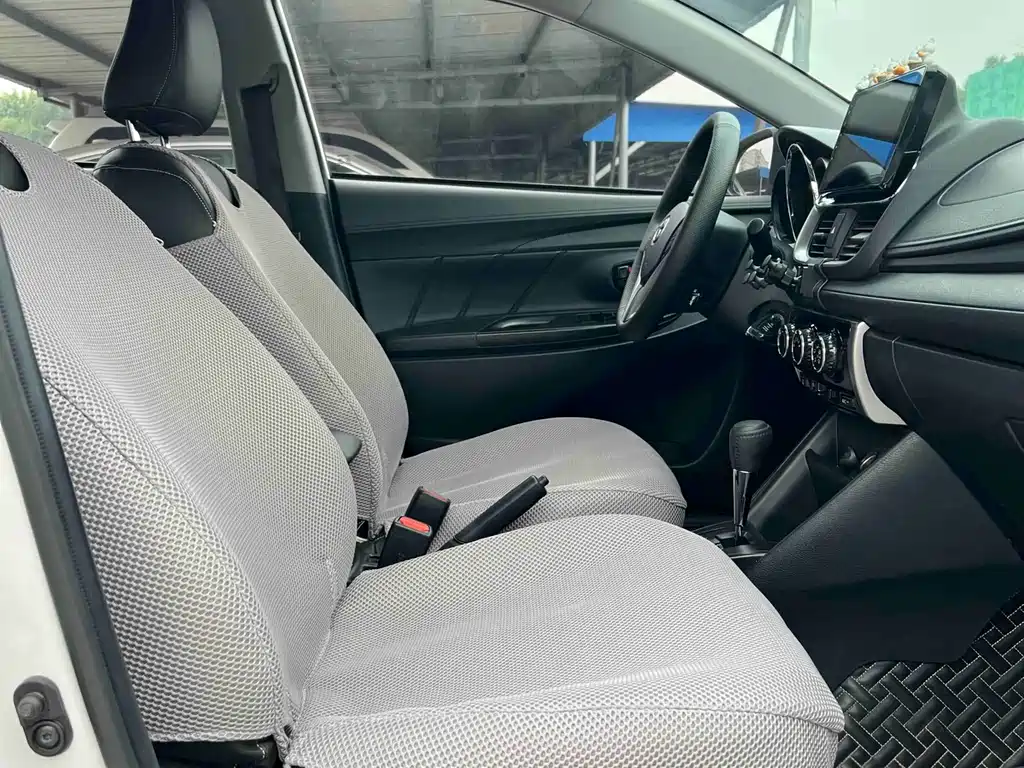 Toyota Yaris L 2022 — фото 7