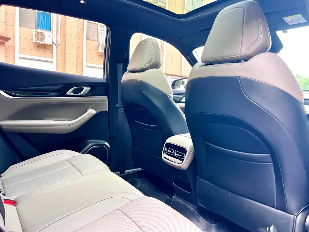 Geely Boyue L 2025 — фото 15