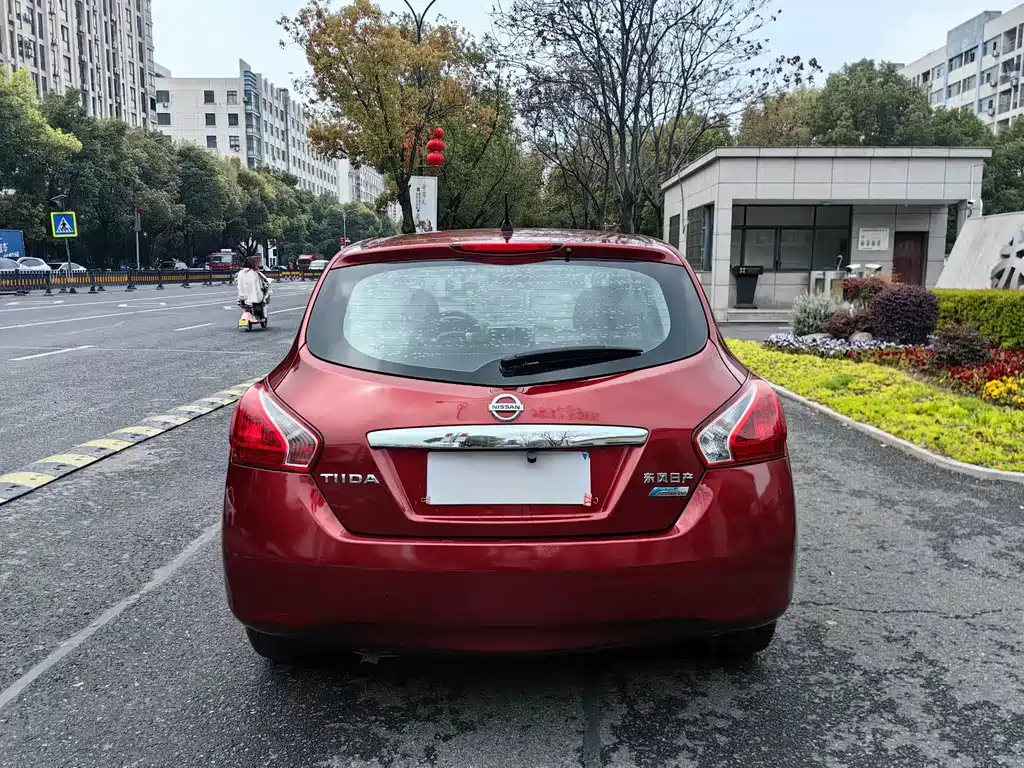 Nissan Tiida 2015 — фото 8