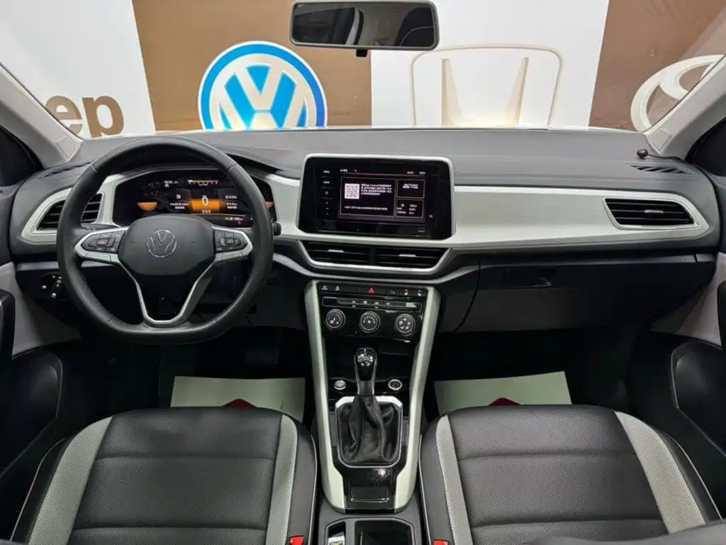Volkswagen T-Roc 2023 — фото 9