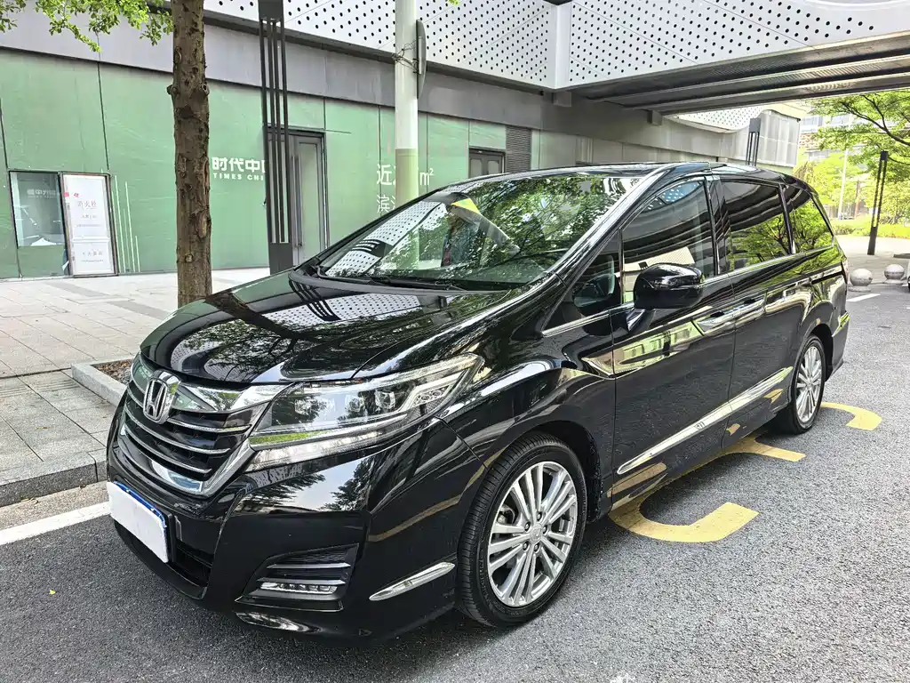 Honda Elysion 2017 — фото 1