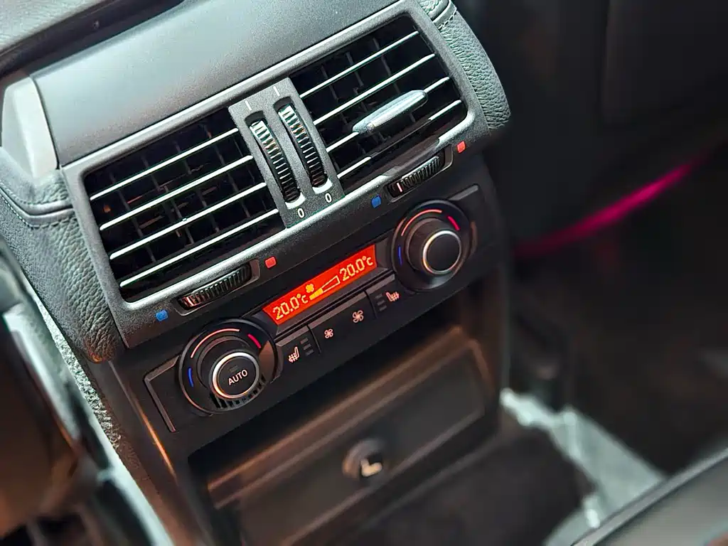 BMW X6 M 2010 — фото 18