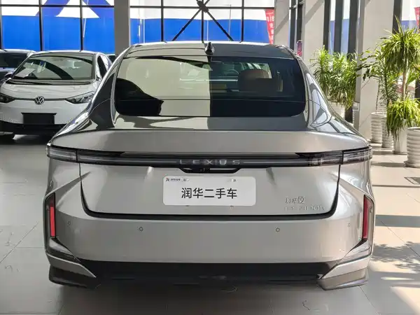 Lexus ES 2026