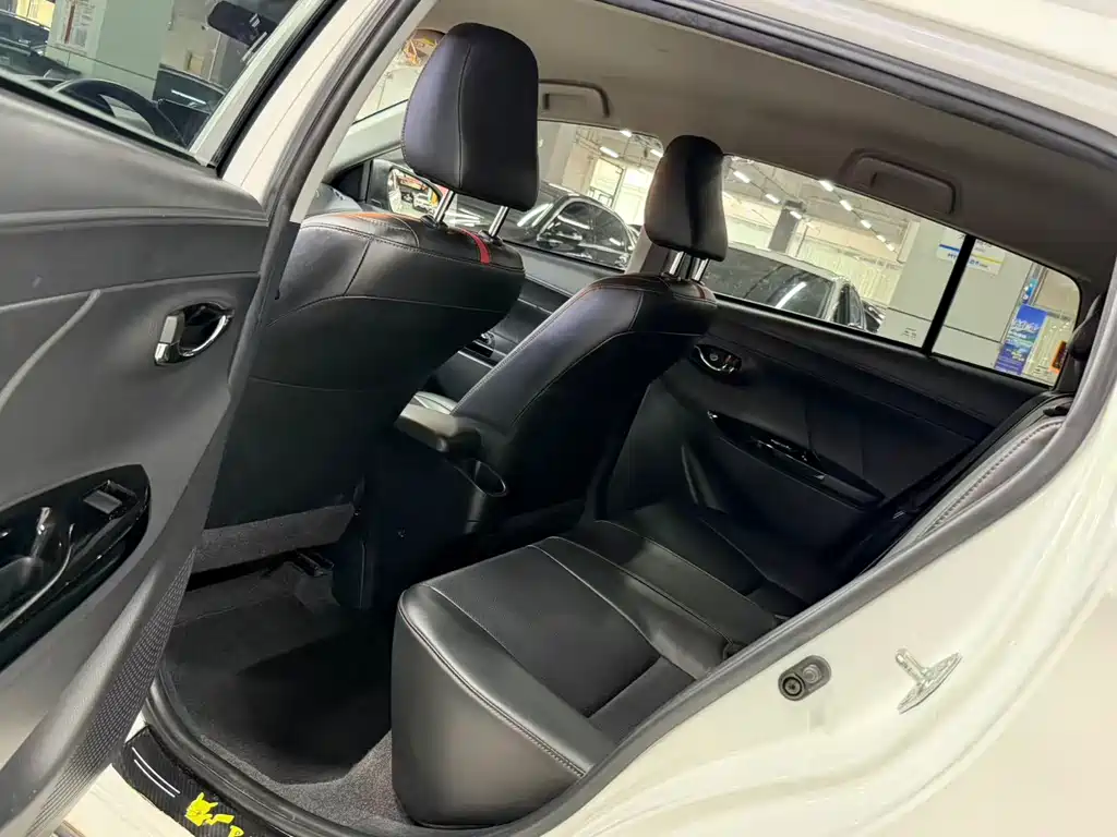 Toyota Yaris L 2023 — фото 5