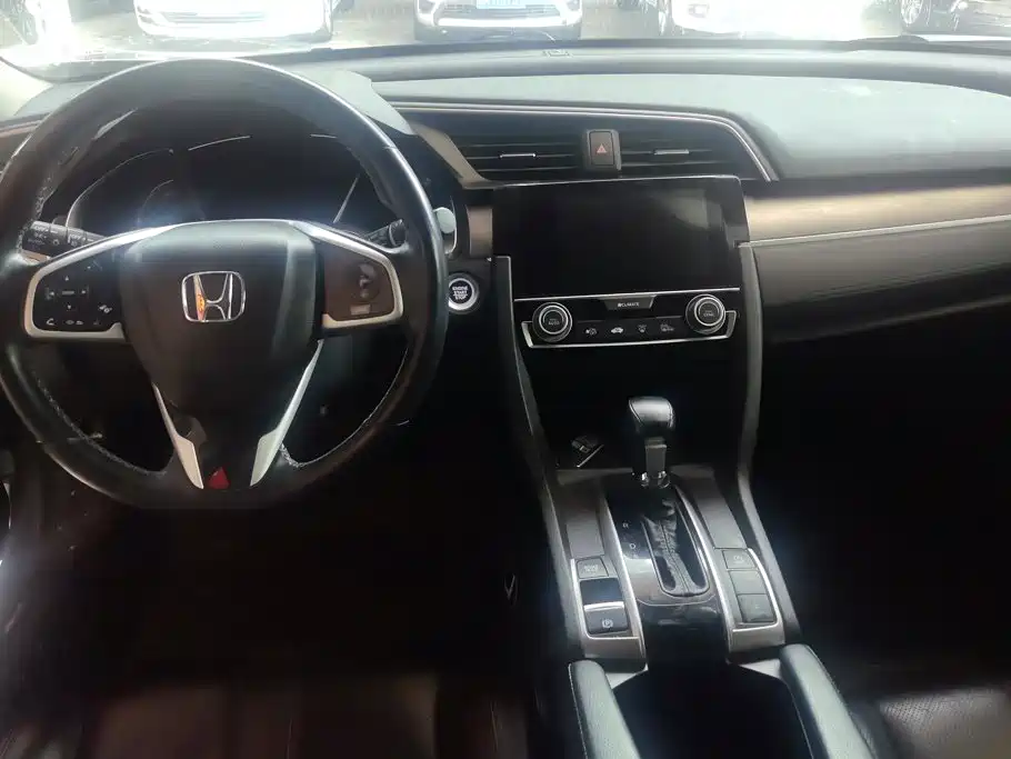 Honda Civic 2018 — фото 12