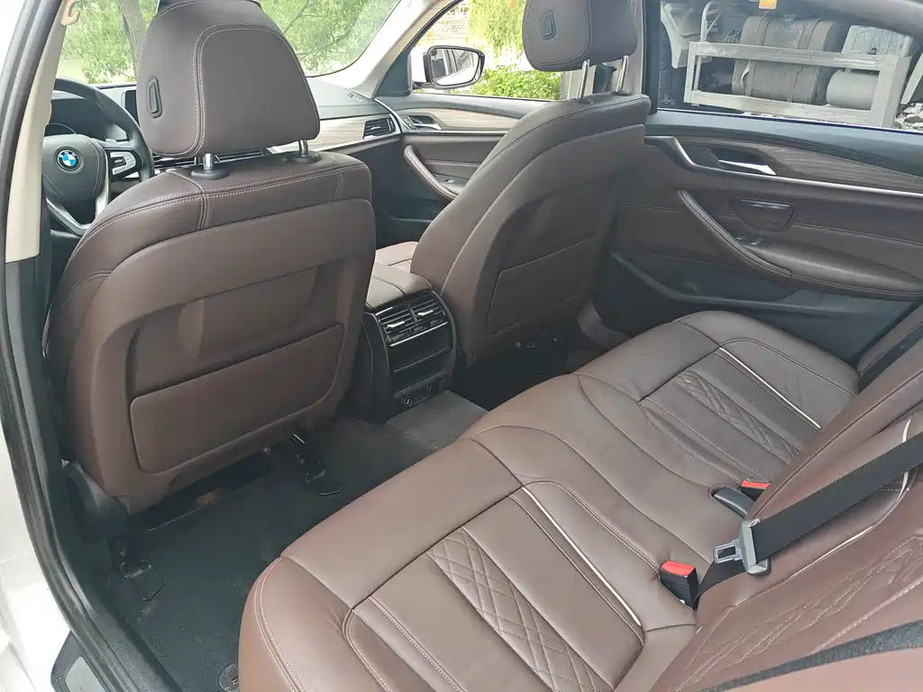 BMW 5 Series 2018 — фото 12