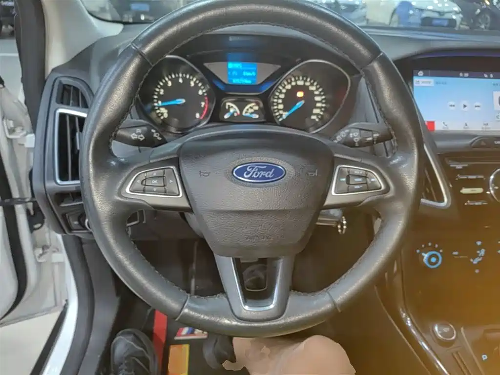 Ford Focus 2018 — фото 11