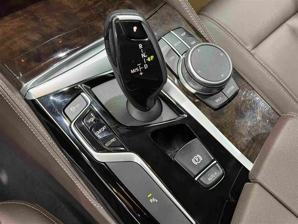 BMW 5 Series 2020 — фото 12