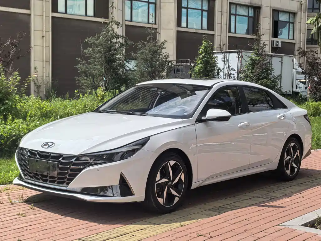 Hyundai Elantra 2022