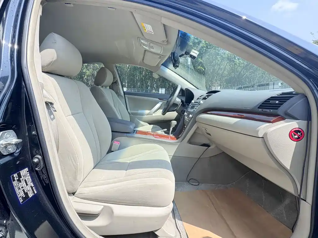 Toyota Camry 2014 — фото 10