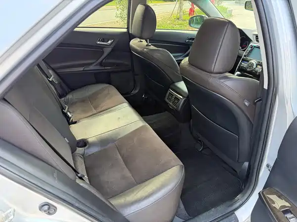 Toyota Reiz 2014