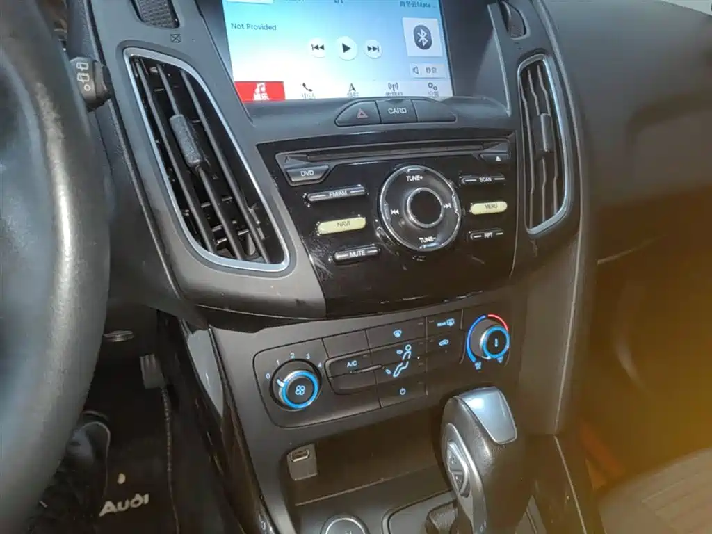 Ford Focus 2018 — фото 13
