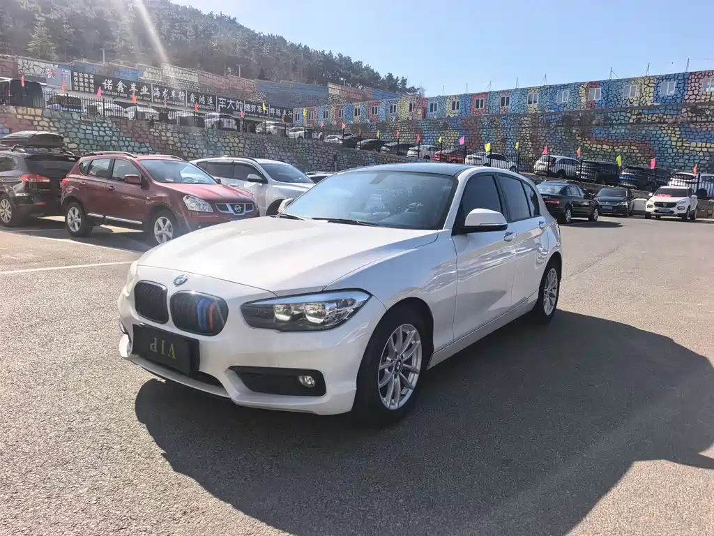 BMW 1 Series 2019 — фото 1