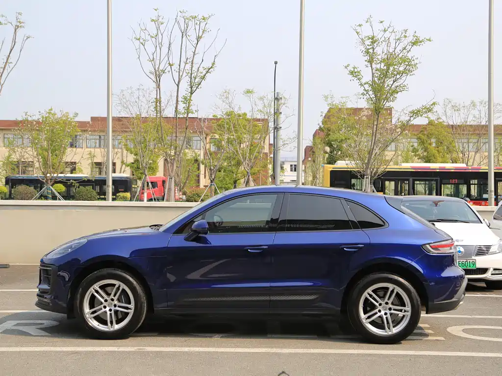 Porsche Macan 2022 — фото 18