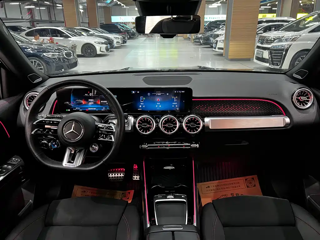 Mercedes-Benz GLB AMG 2024 — фото 10