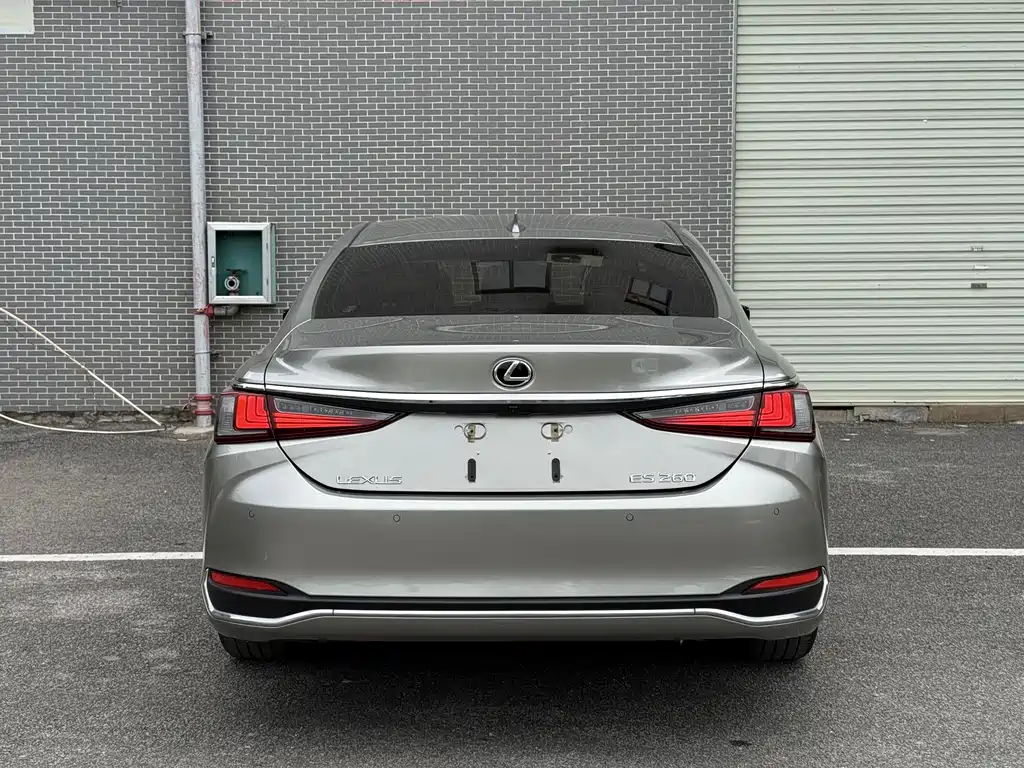 Lexus ES 2022 — фото 16