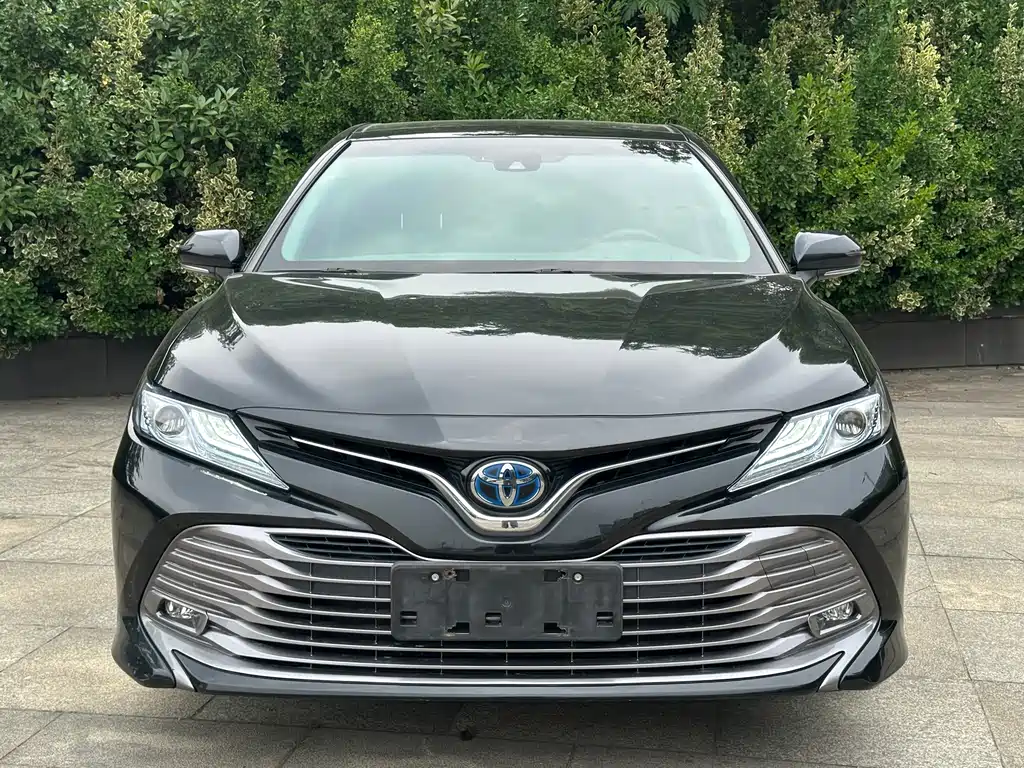 Toyota Camry 2019 — фото 2