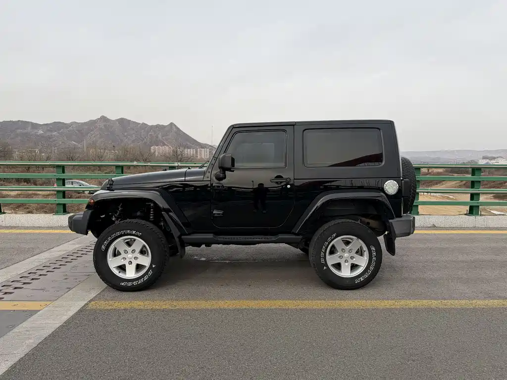Jeep Wrangler 2011 — фото 4