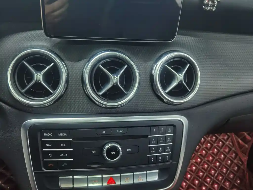 Mercedes-Benz GLA 2017 — фото 12
