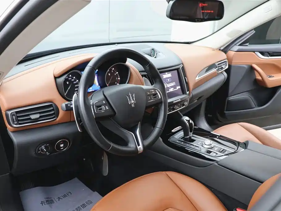 Maserati Levante 2018 — фото 14