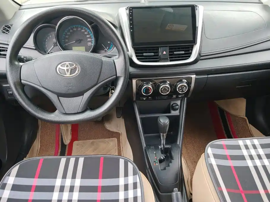 Toyota Yaris L 2018 — фото 12