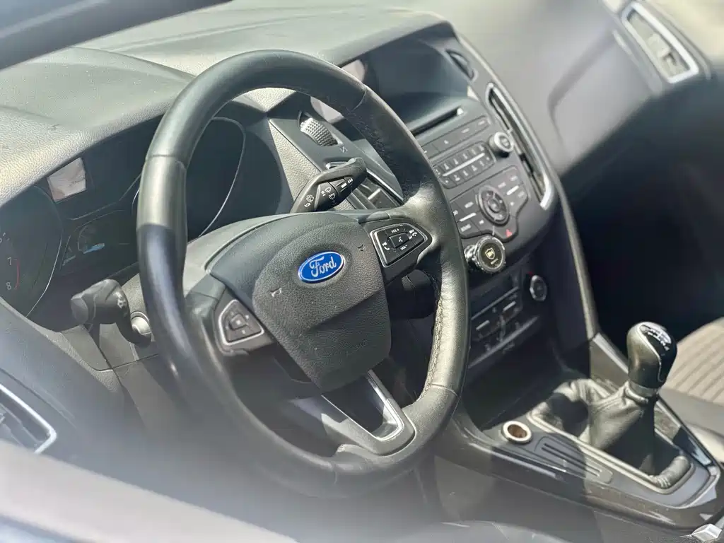 Ford Focus 2016 — фото 20