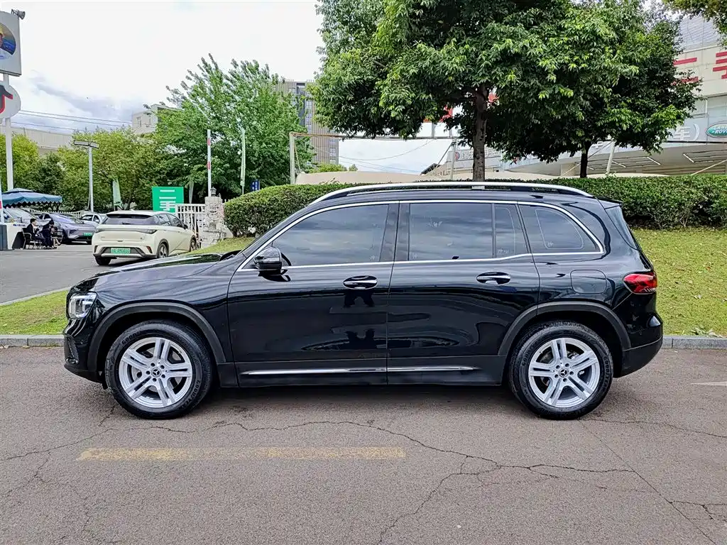 Mercedes-Benz GLB 2023