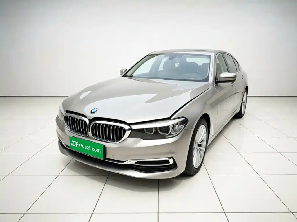 BMW 5 Series 2019 — фото 1