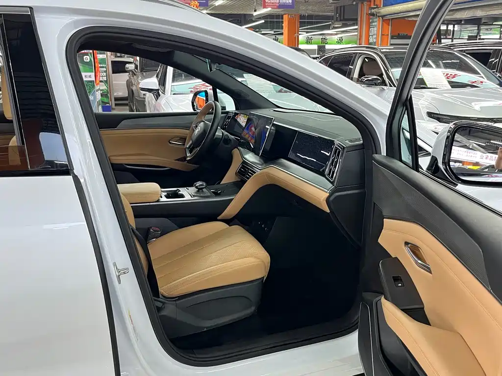 BYD Song L DM-i 2026 — фото 17