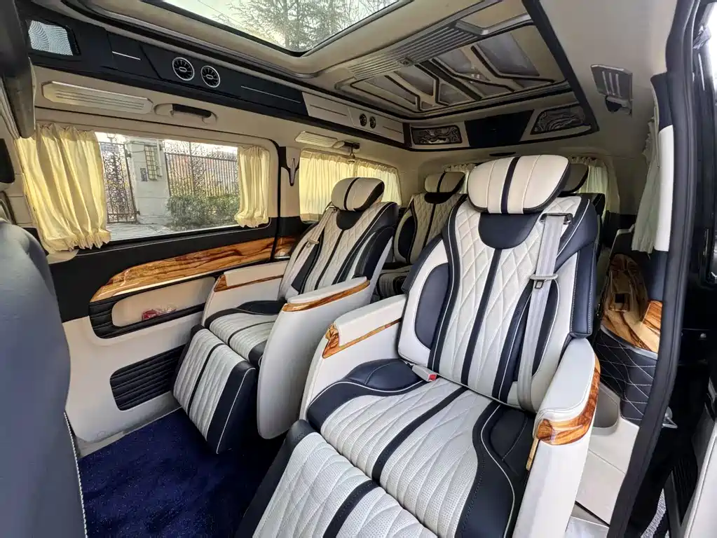 Mercedes-Benz V-Class 2020 — фото 15