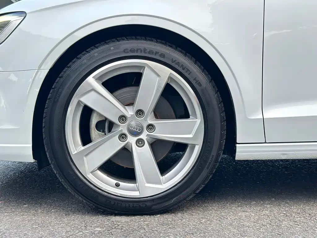 Audi A3 2018 — фото 3
