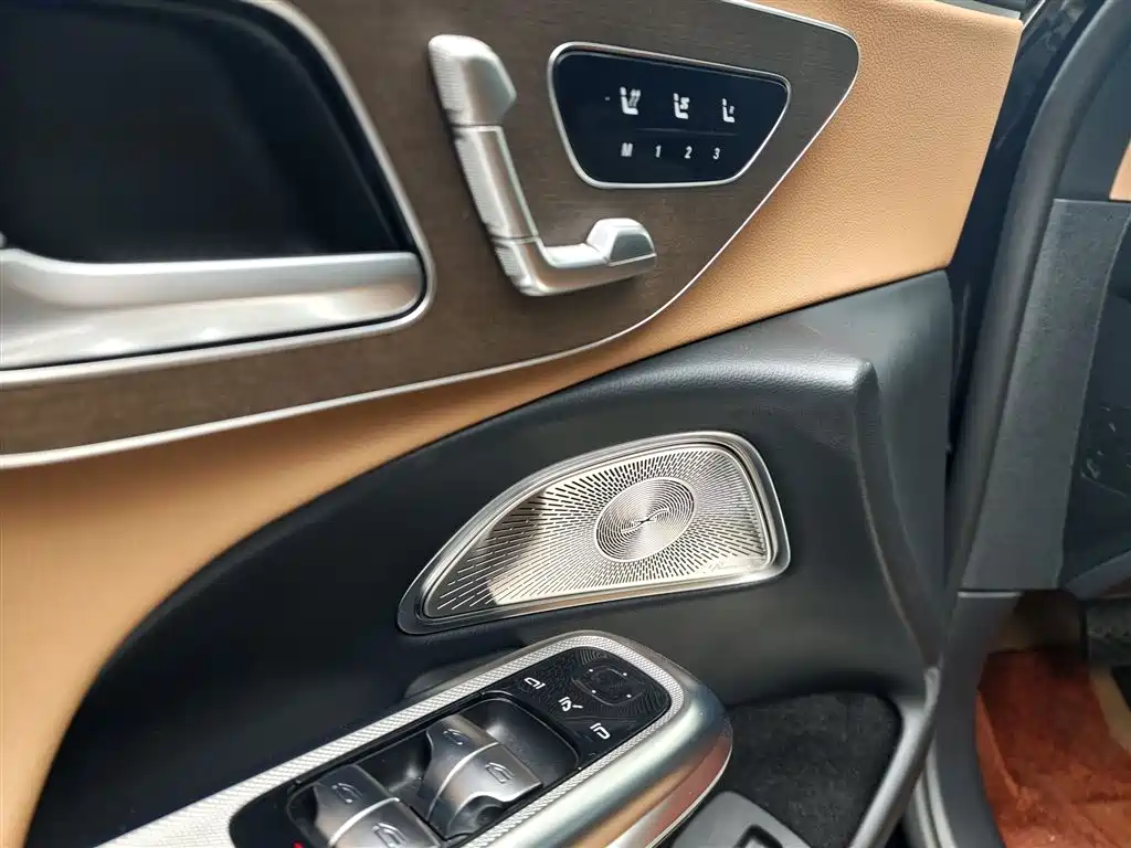 Mercedes-Benz E-Class 2025 — фото 12