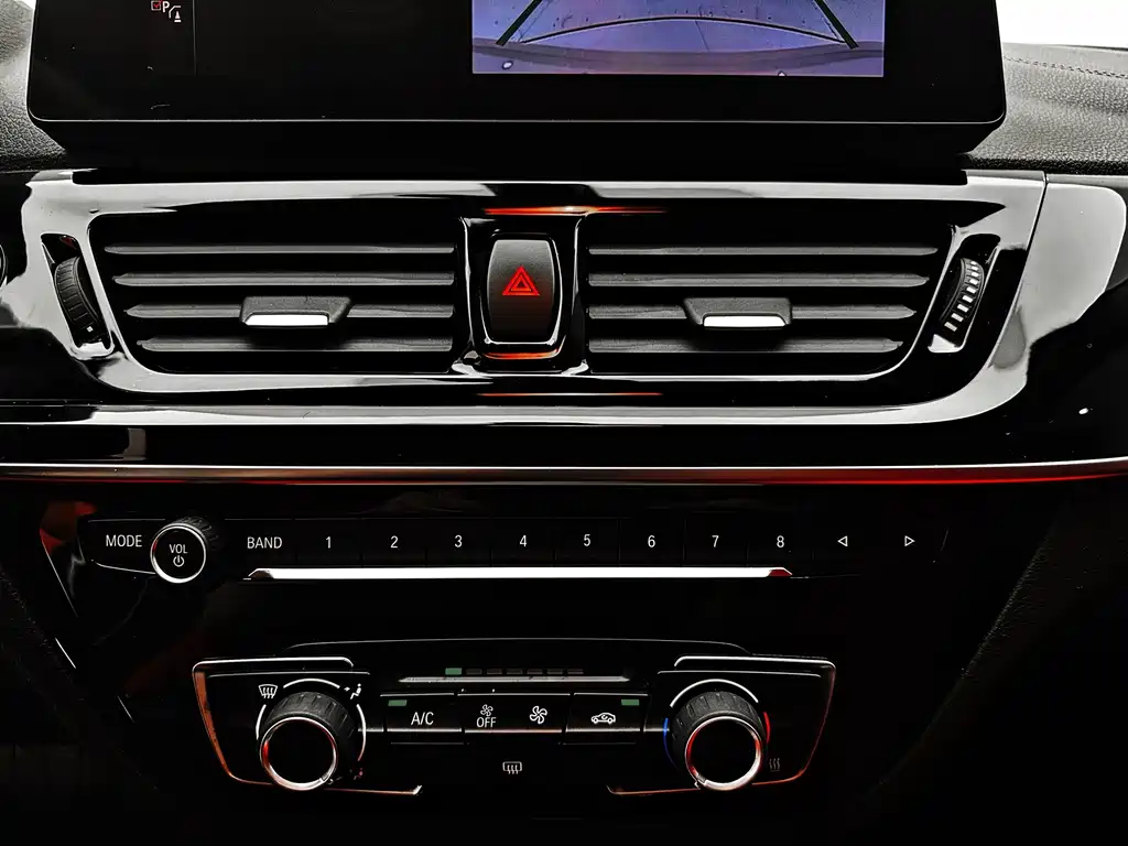 BMW 1 Series 2022 — фото 14