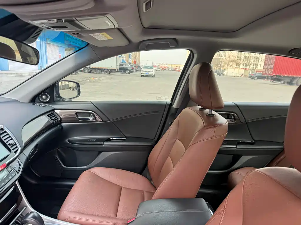 Honda Accord 2016 — фото 10