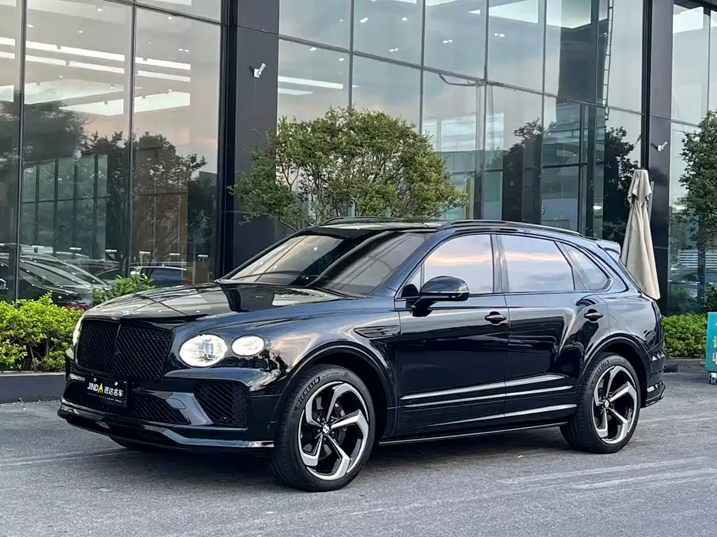 Bentley Bentayga 2022 — фото 1