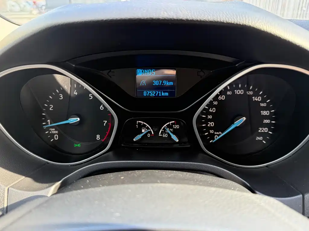 Ford Focus 2019 — фото 15