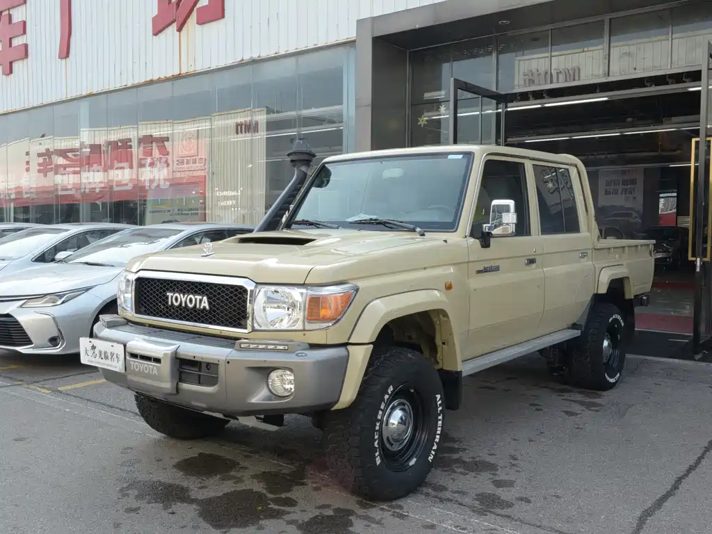 Toyota Land Cruiser 2020 — фото 1