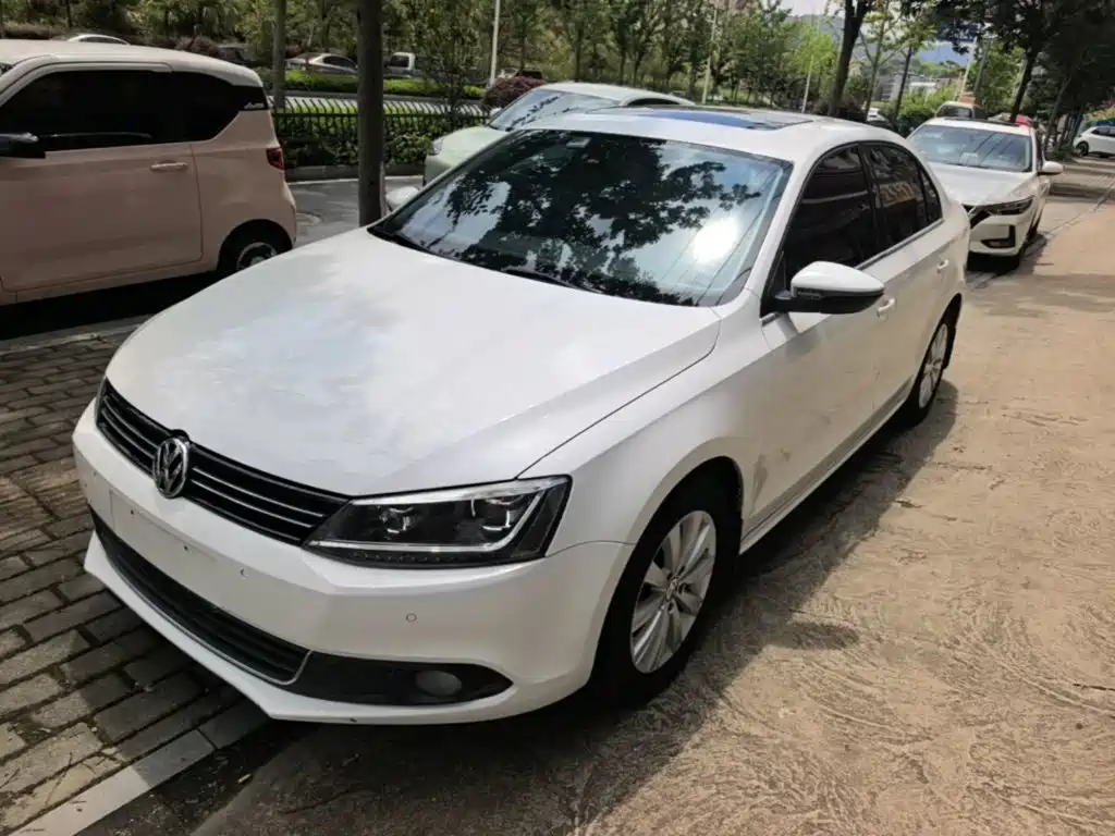 Volkswagen Sagitar 2015