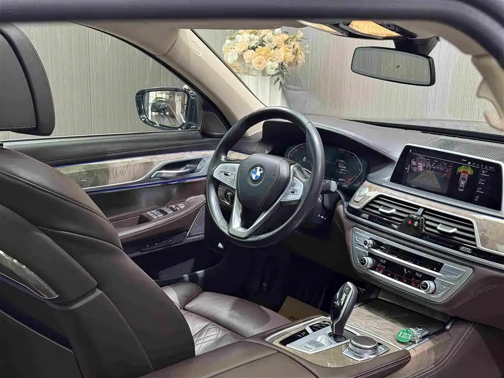 BMW 7 Series 2019 — фото 8