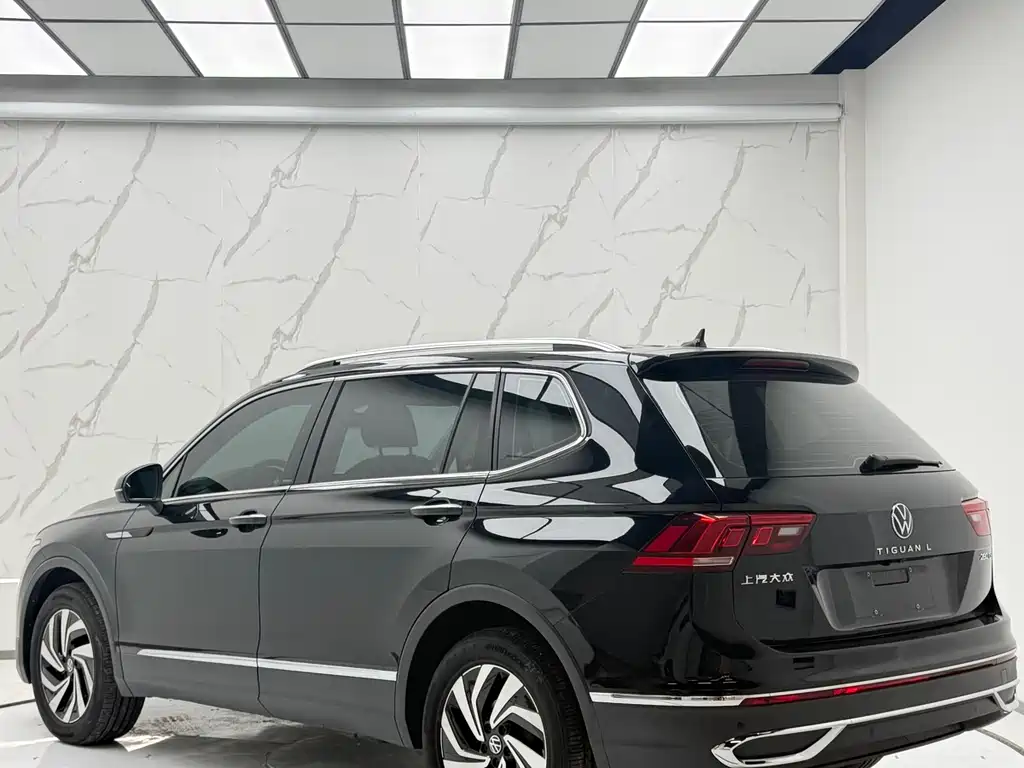 Volkswagen Tiguan L 2023 — фото 4