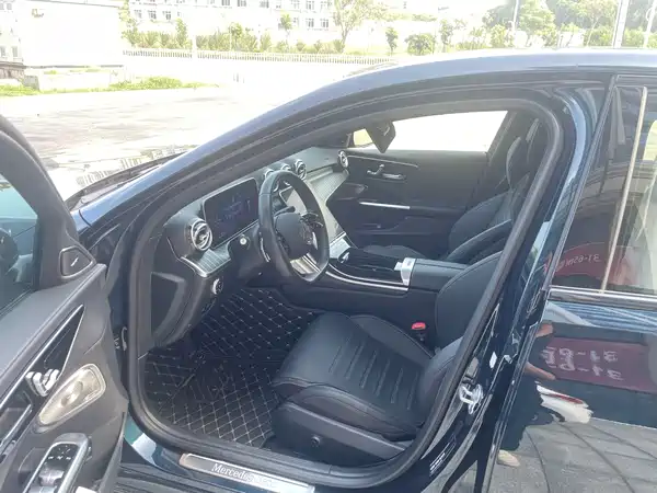 Mercedes-Benz C-Class 2024