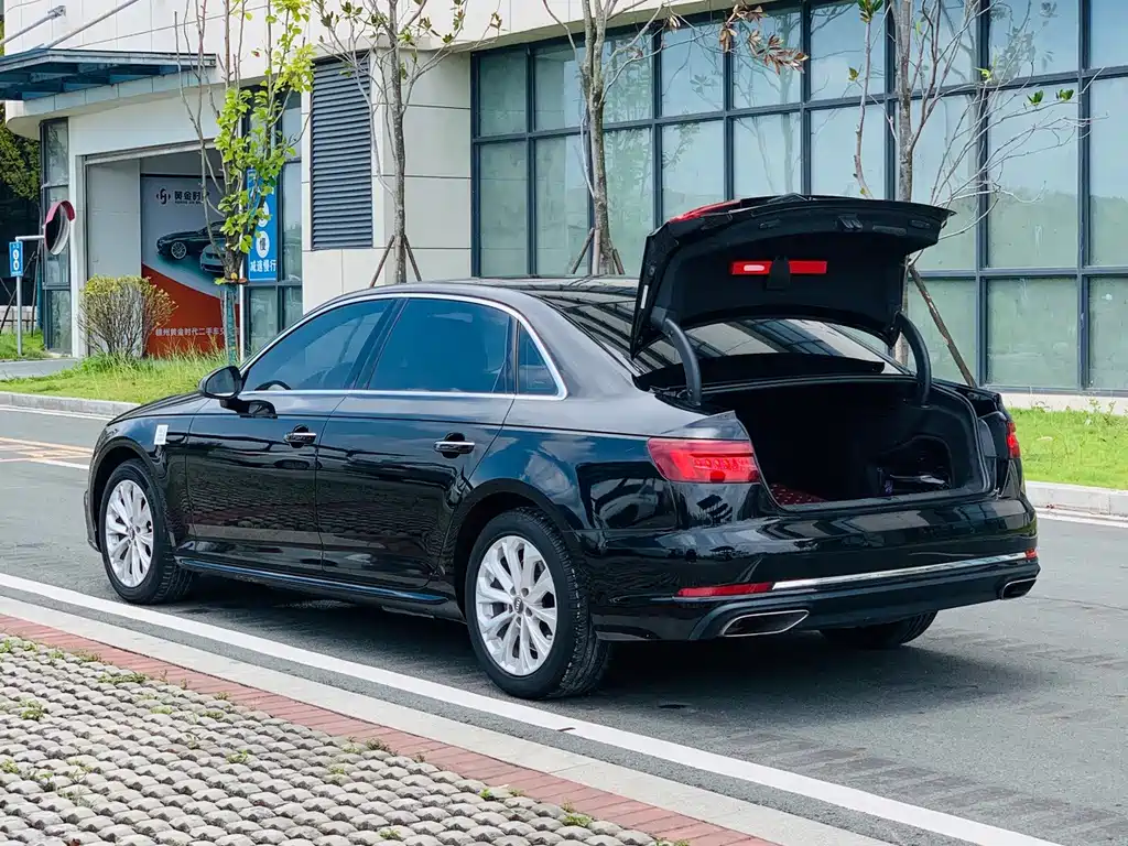 Audi A4L 2019 — фото 9