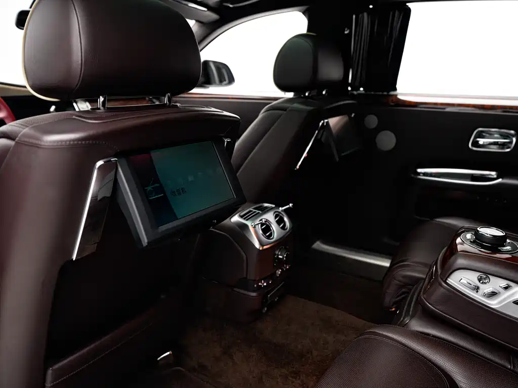 Rolls-Royce Ghost 2016 — фото 11