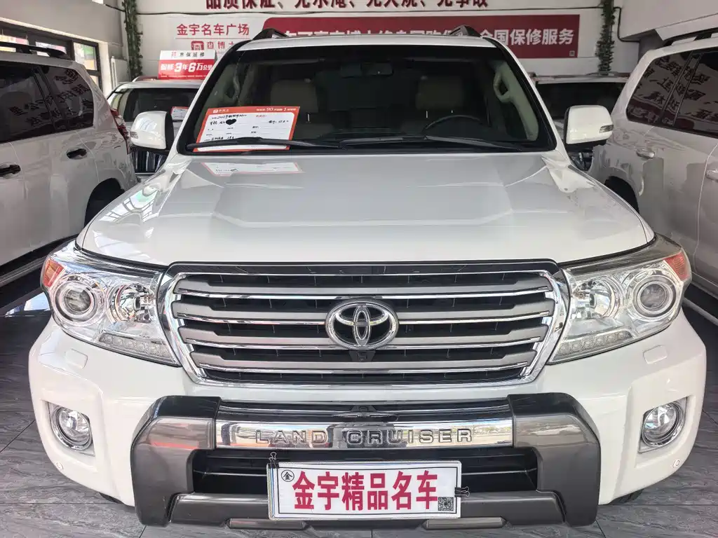 Toyota Land Cruiser 2012 — фото 1