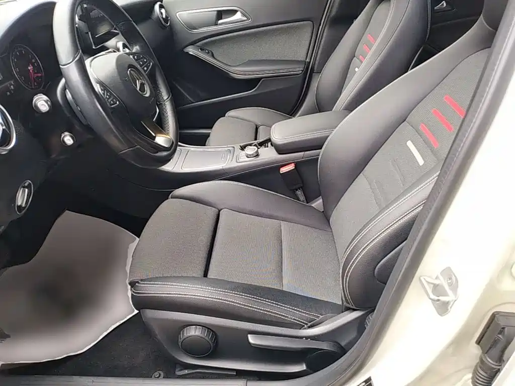 Mercedes-Benz A-Class 2017 — фото 15