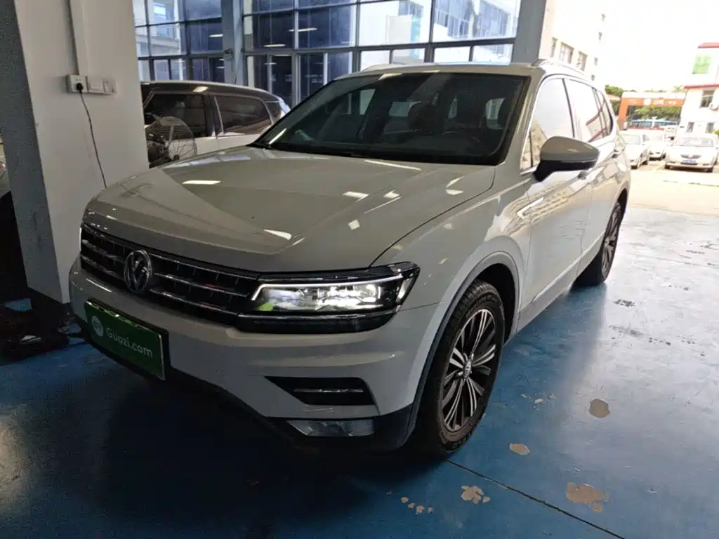 Volkswagen Tiguan L 2017 — фото 1