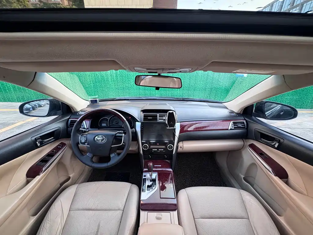 Toyota Camry 2013 — фото 5